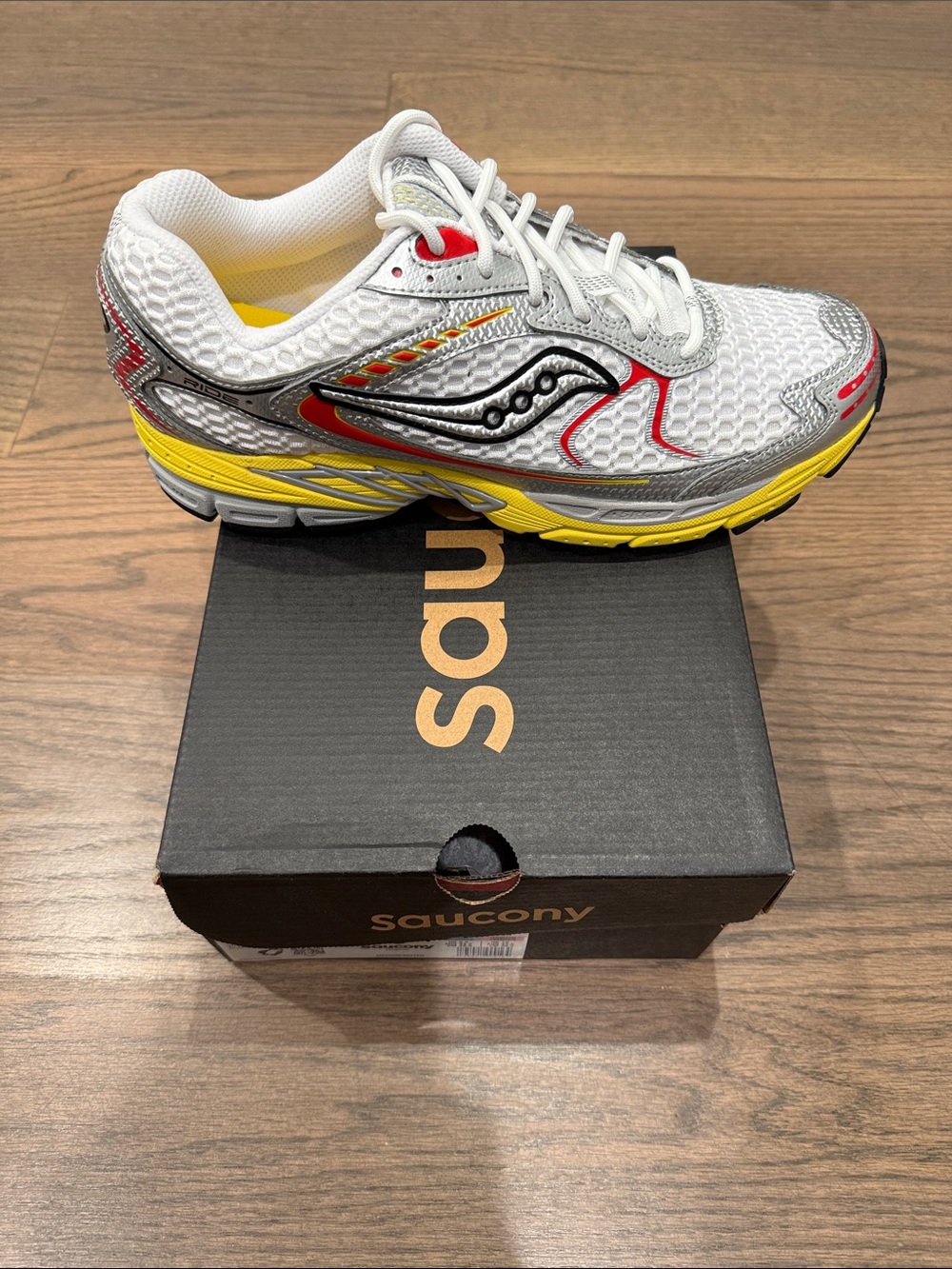Men’s Saucony Progrid Ride 1 size 10.5 women’s 12